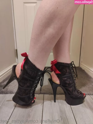 kayties_feet [ kayties-feet ] - What do you wanna do with me, daddy!😻😈💋 LIKE this and tell