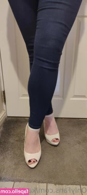 kayties_feet [ kayties-feet ] - Hey  Let s get this fun started