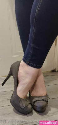 kayties_feet [ kayties-feet ] - I’m baaaaaaccckk!! Happy New Years everyone! I’ll be back to