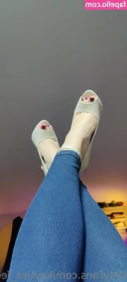 kayties_feet [ kayties-feet ] - Went to get Mexican food with my mom