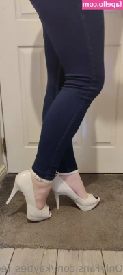 kayties_feet [ kayties-feet ] - Good girls are those who reading books, am I a good girl to you?
