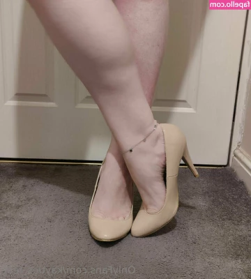 kayties_feet [ kayties-feet ] - Slutty Police