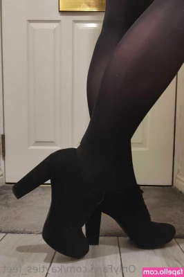 kayties_feet [ kayties-feet ] - Happy Monday! Are you happy it’s October? 😈👻