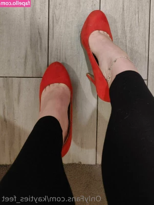 kayties_feet [ kayties-feet ] - Looking for content to enjoy with your significant other? Look no