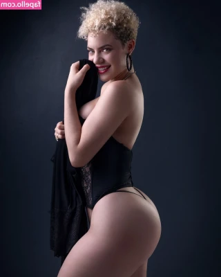 Lisandra Lizama [ lisandra-lizama ] - 🤪🤪 see ya don’t even need to see my face haha xx