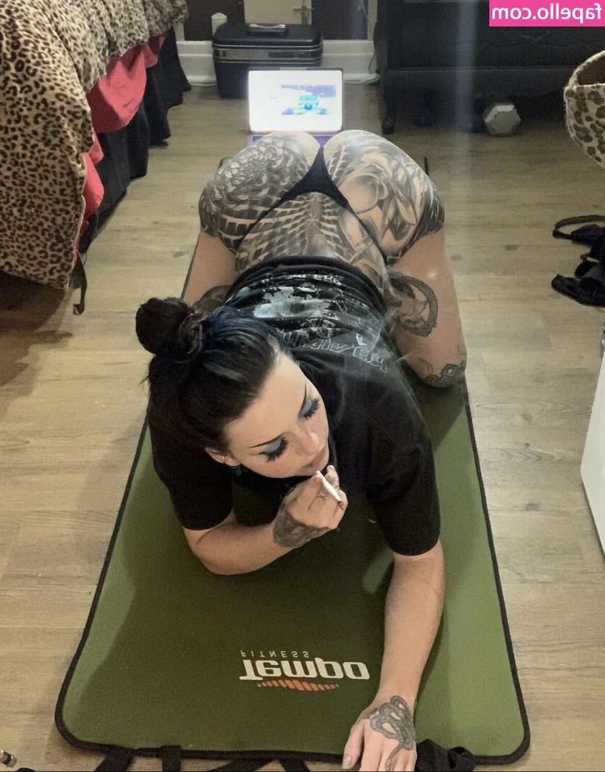 Trashkitt3n - For premium Snapchat tip $25 to be added