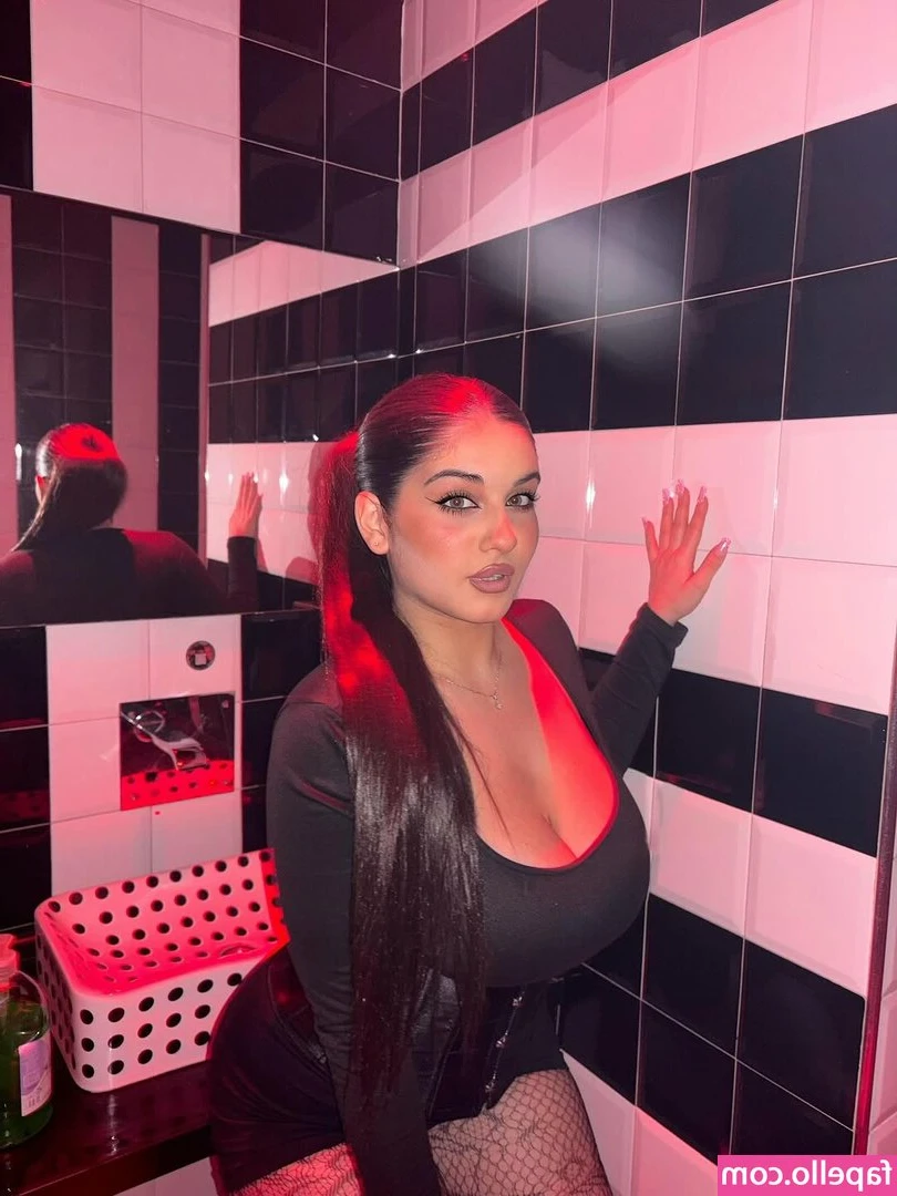 Anna Marrazzo [ anna-marrazzo ] - Like what you see?