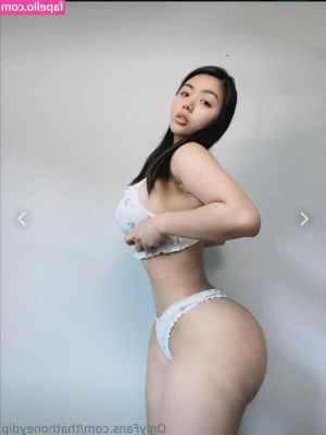 ThatHoneyDip [ thathoneydip-8 ] - Poolside paradise… teasing and undressing for you💦