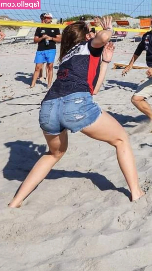 Catie Munnings [ catie-munnings ] - If you're missing out on these message me "green" to se the naughty