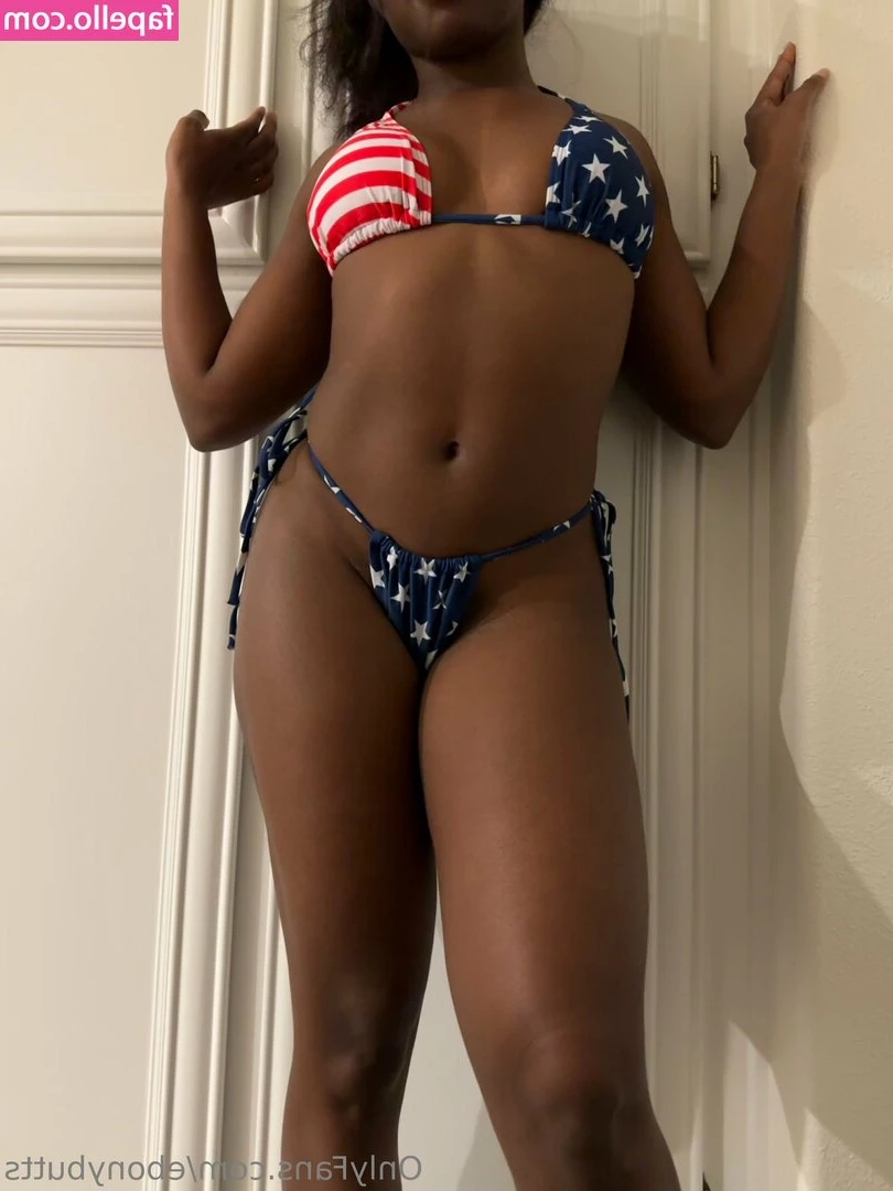 ebonybutts - Towel drop in 3..2..1🥵