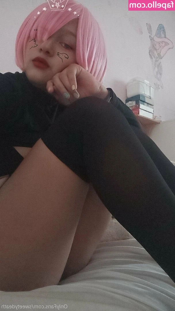 Sweetydeath - I just can’t help myself from spreading it open 💜