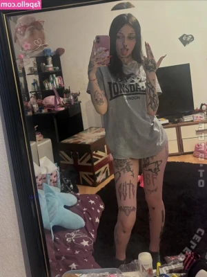 Addyyy.444 [ addyyy-444 ] - Hope everyone is staying warm on this random snow day🥰🥰