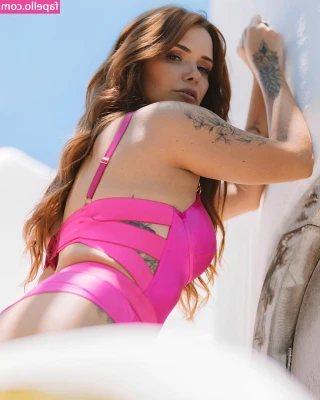 Marcela McGowan [ marcela-mcgowan ] - Need a brighter light in here👀🍑