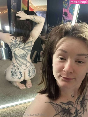 nichole_manic [ nichole-manic ] - Happy Friday hope you're ready for a nice freaky weekend