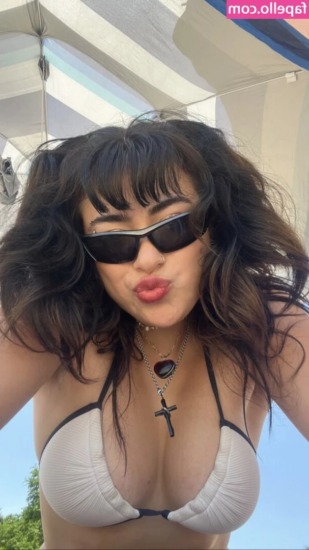 Mariana Cantu [ mariana-cantu ] - Come and get a taste👅