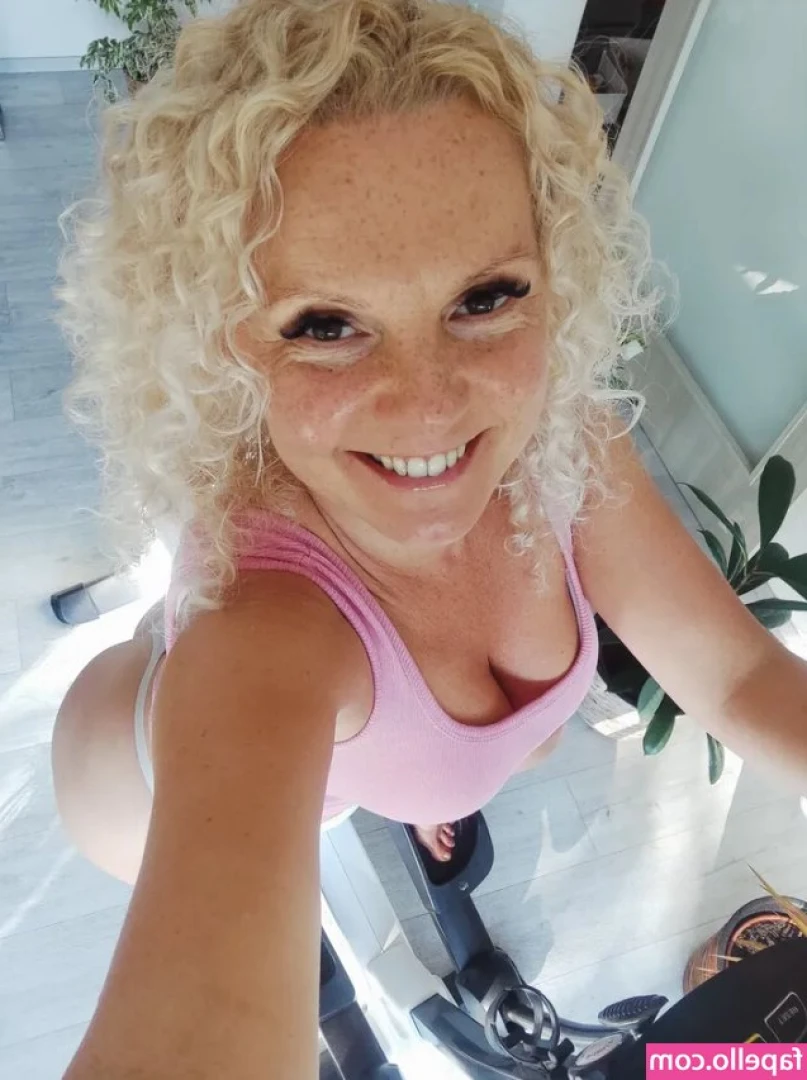 gabca.karaskova [ gabca-karaskova ] - Coach says you follow my lead…. Full video scroll down for a little