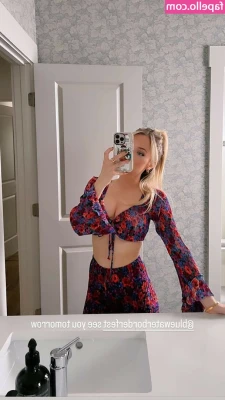 MacKenzie Porter [ mackenzie-porter ] - I started playing with my fupa, feeling how soft and jiggly it is,