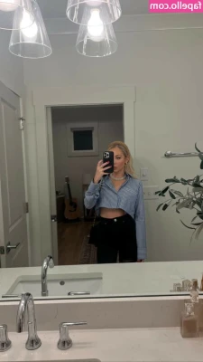MacKenzie Porter [ mackenzie-porter ] - Fuck me Friday! What would you do if we invited you to join us? Swipe