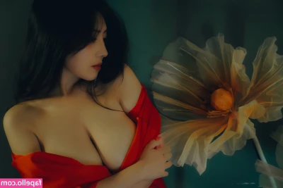 GiGiyingwan - ATTENTION!! I just sent out a message to 2 people!   One is getting a