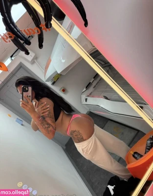 deedeexxxx - Remember you have to hit me up for your free custom, and its not on a