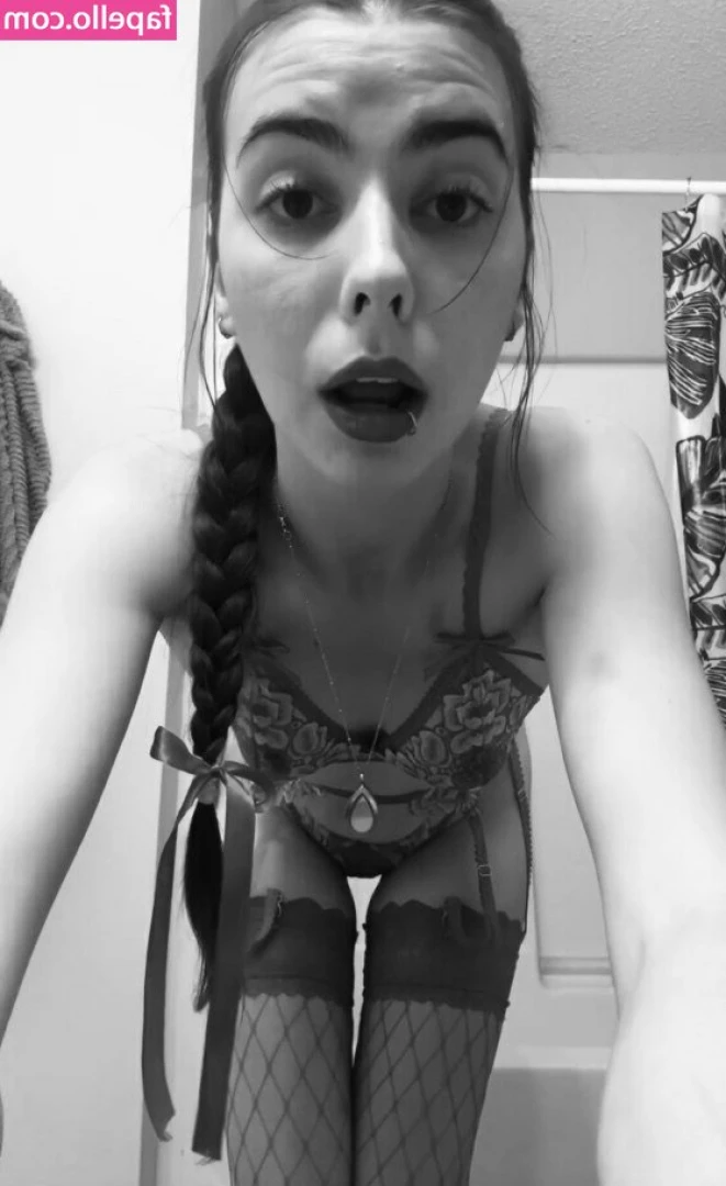 SylviaaMariee - FART LOVERS ONLY 🤫🚫   One of you request I push my big ass