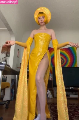 Tessa Violet [ tessa-violet ] - I honestly love how my nipples poke through,,,