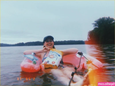 Tessa Violet [ tessa-violet ] - hold me & I’m yours 🧡🌿✨