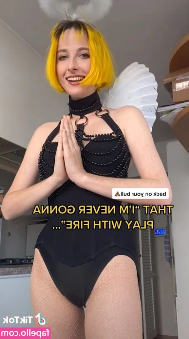 Tessa Violet [ tessa-violet ] - I really wish I had taken this without the panties 😂
