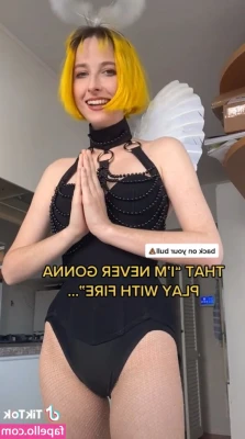 Tessa Violet [ tessa-violet ] - I really wish I had taken this without the panties 😂
