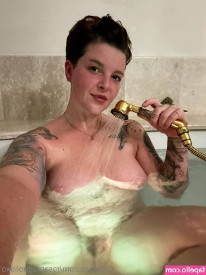 rosamagnoliaxo - A very needed shower beer after a hectic day  I did manage to get