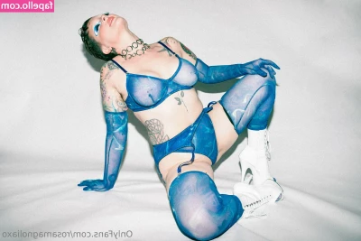 rosamagnoliaxo - I m eating breakfast with my new plug in  how are you