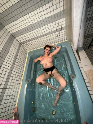 rosamagnoliaxo - Tits are tittying today boys 😍
