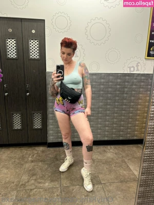 rosamagnoliaxo - Happy hump day babes   Don t forget I m going live tonight   9 30pm