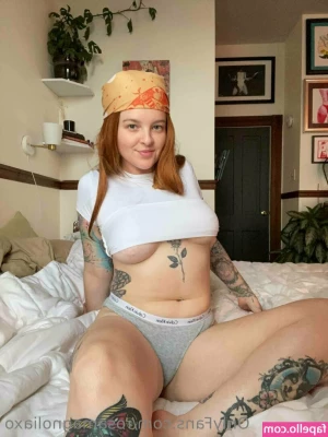 rosamagnoliaxo - Just got out of the shower 🔥