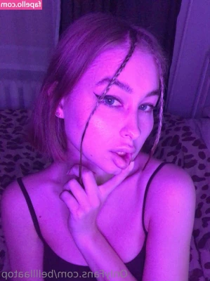 bellllaatop - Crotchless panties are my fave 🥵