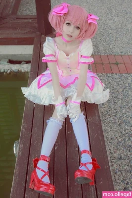 Anzujaamu - am i cute or hot?