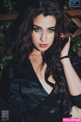 Jauregui - Your view sitting behind me! 😉 can you stay focused or are you too