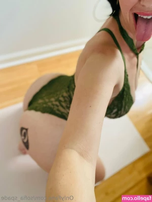 Sofia Spade [ sofia-spade ] - I'm here and I'm square