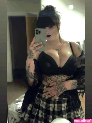 museofthedamned - Need a latex maid?~ I promise I'll only use my tongue ;)