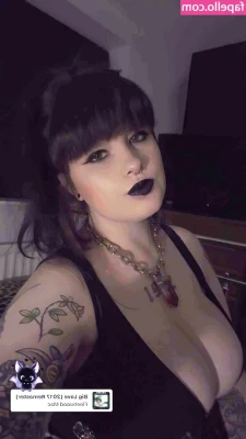 museofthedamned - im so horny when im home alone 😝💓