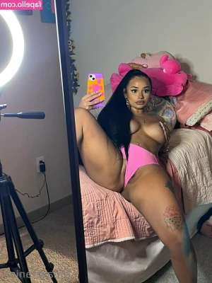 Ninawitanina - Anyone for some sweaty, hairy pussy? 😛