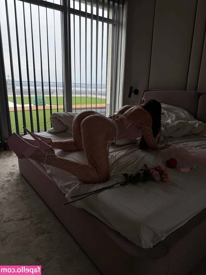 petraichuk_sasha [ petraichuk-sasha ] - Hi lovelies! I have some old sex tapes I found that I haven’t