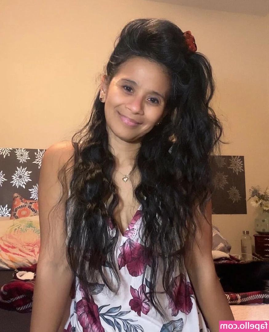 Carmela Sherwood [ carmela-sherwood ] - "i'm ready in a few seconds. Just let me remove my panty"