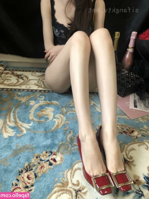 chloeffffff - Need me to clean anything babe? 🧼