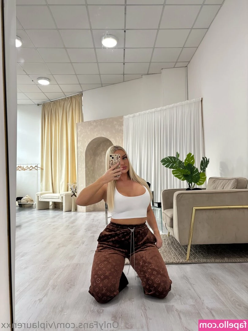 viplaurenxx [ viplaurenxx-1 ] - ..wanna play with my chained porntits? ..lets have a dirty weekend