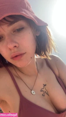 fraukrauze - I am awake and showing my extremely thick thighs exclusively for you