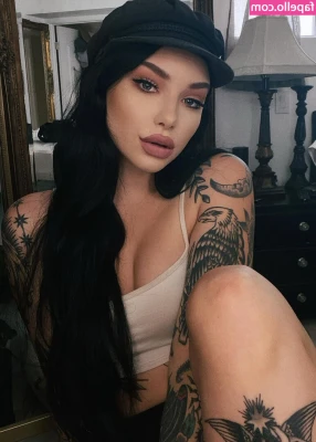 Krista Keehus [ krista-keehus ] - Spogliarello + massaggio sexy con lubrificante 🔥  Striptease +