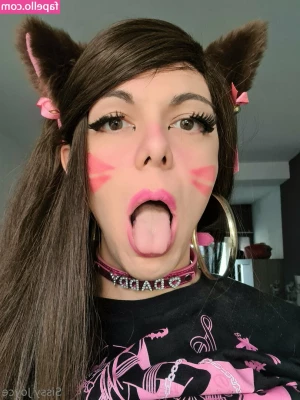 sissyjoyce [ sissyjoyce-8 ] - I might not of ever been with more than two guys at ONCE or had a
