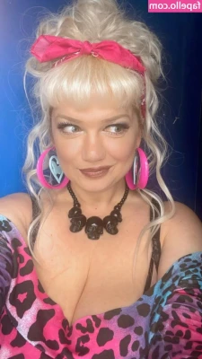 Catherine Sharples [ catherine-sharples ] - I got over 100 new subs yesterday. I actually had to REMAKE the