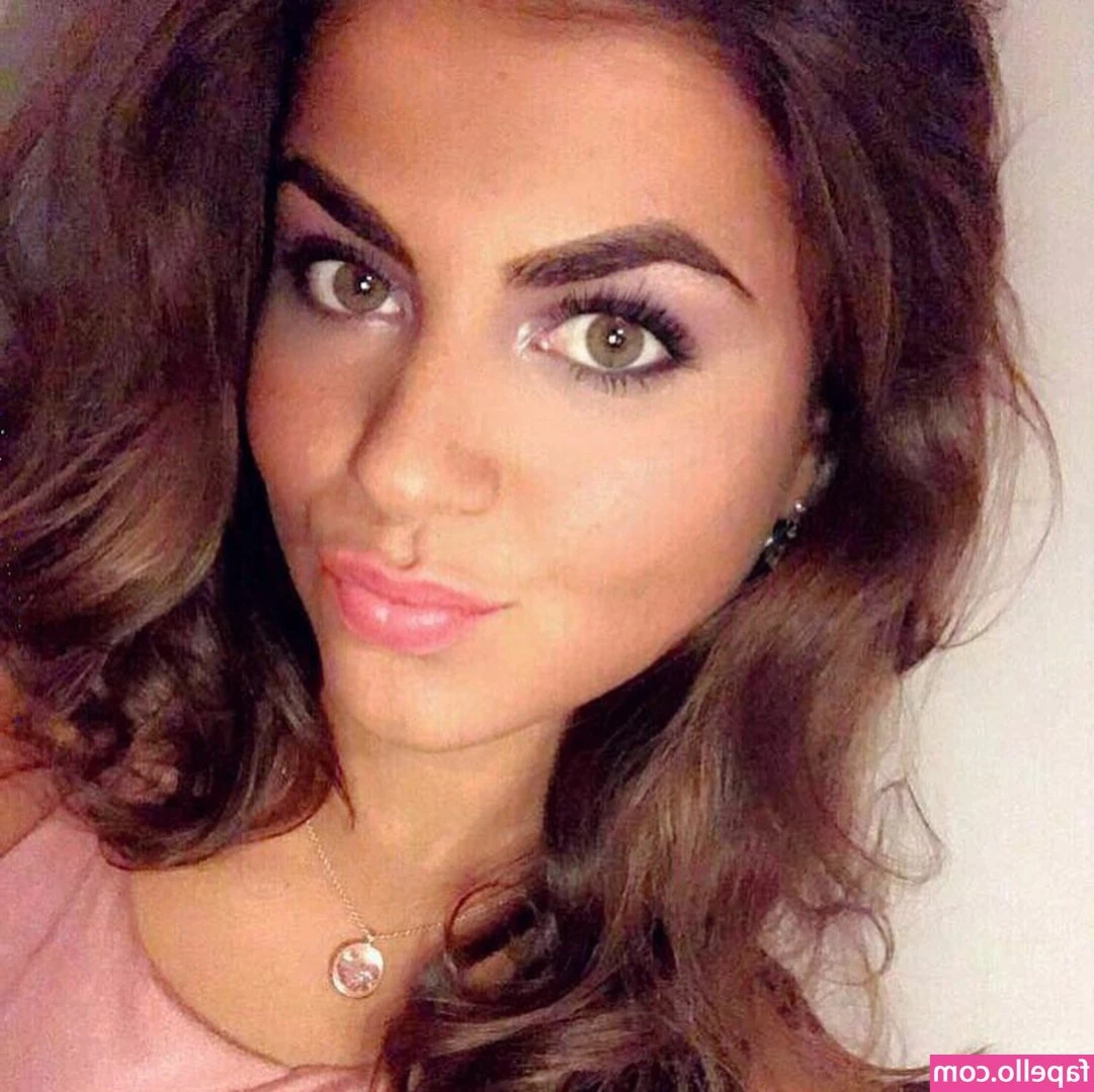 Lauren Fardon [ lauren-fardon ] - Anyone on my panties queue already will have their packages shipped